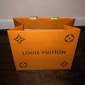 LV #louisvuitton #shoppingbag #sale #boutique